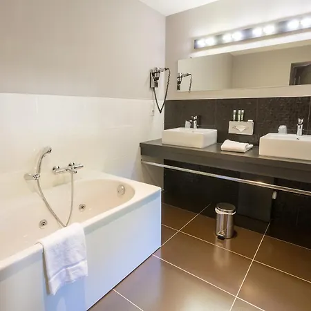 Hotel Chateau De La Barbiniere 4*