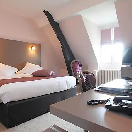 Chateau De La Barbiniere 4* סן-לורן-סור-סבר