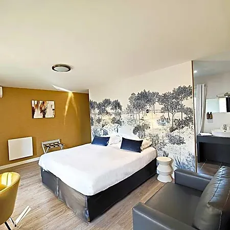 מלון Chateau De La Barbiniere 4*